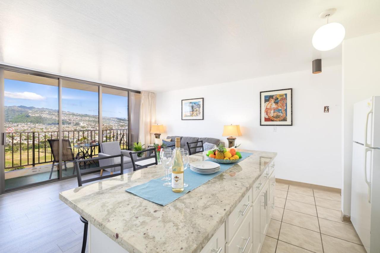 Waikiki Escapade Mountain Views Condo, Steps To Beach With Parking Perk Honolulu Eksteriør billede