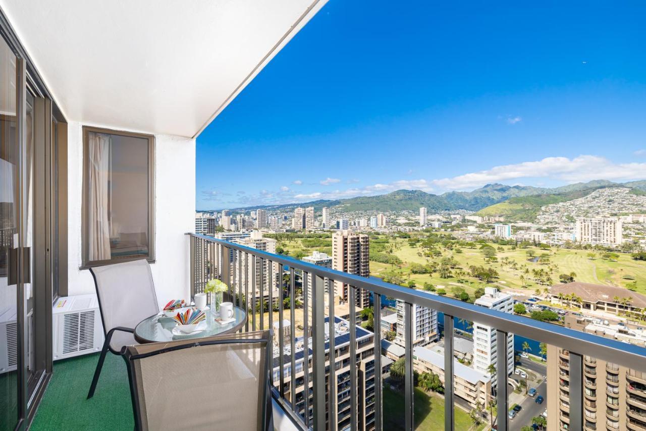 Waikiki Escapade Mountain Views Condo, Steps To Beach With Parking Perk Honolulu Eksteriør billede
