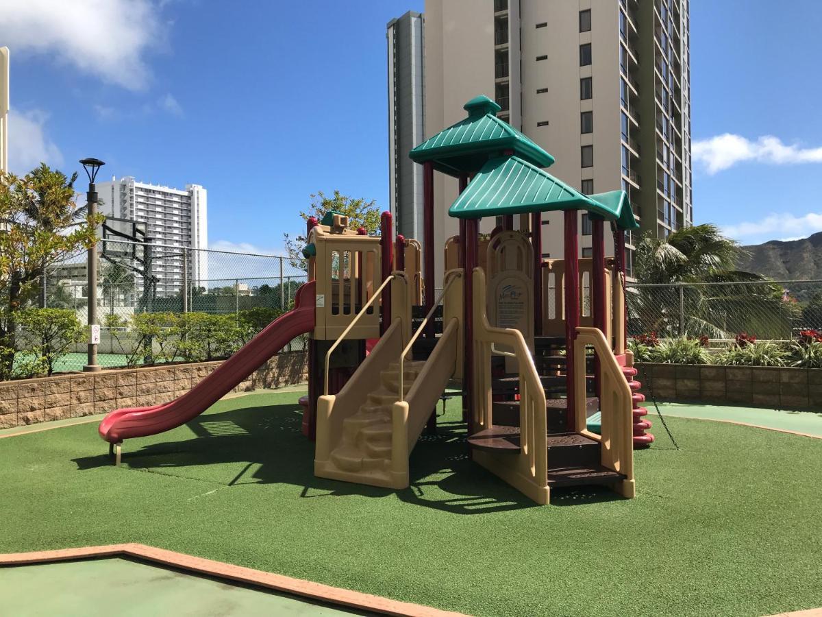 Waikiki Escapade Mountain Views Condo, Steps To Beach With Parking Perk Honolulu Eksteriør billede