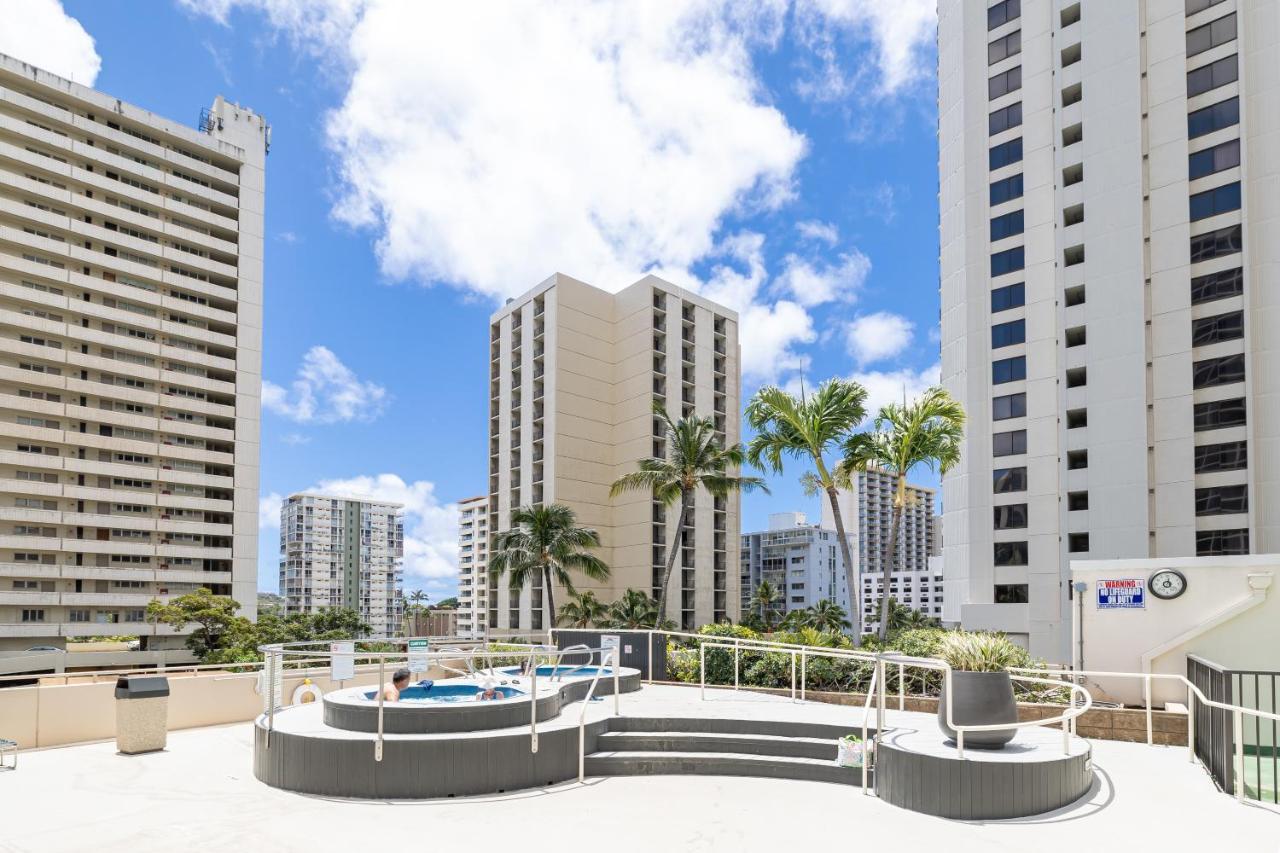 Waikiki Escapade Mountain Views Condo, Steps To Beach With Parking Perk Honolulu Eksteriør billede