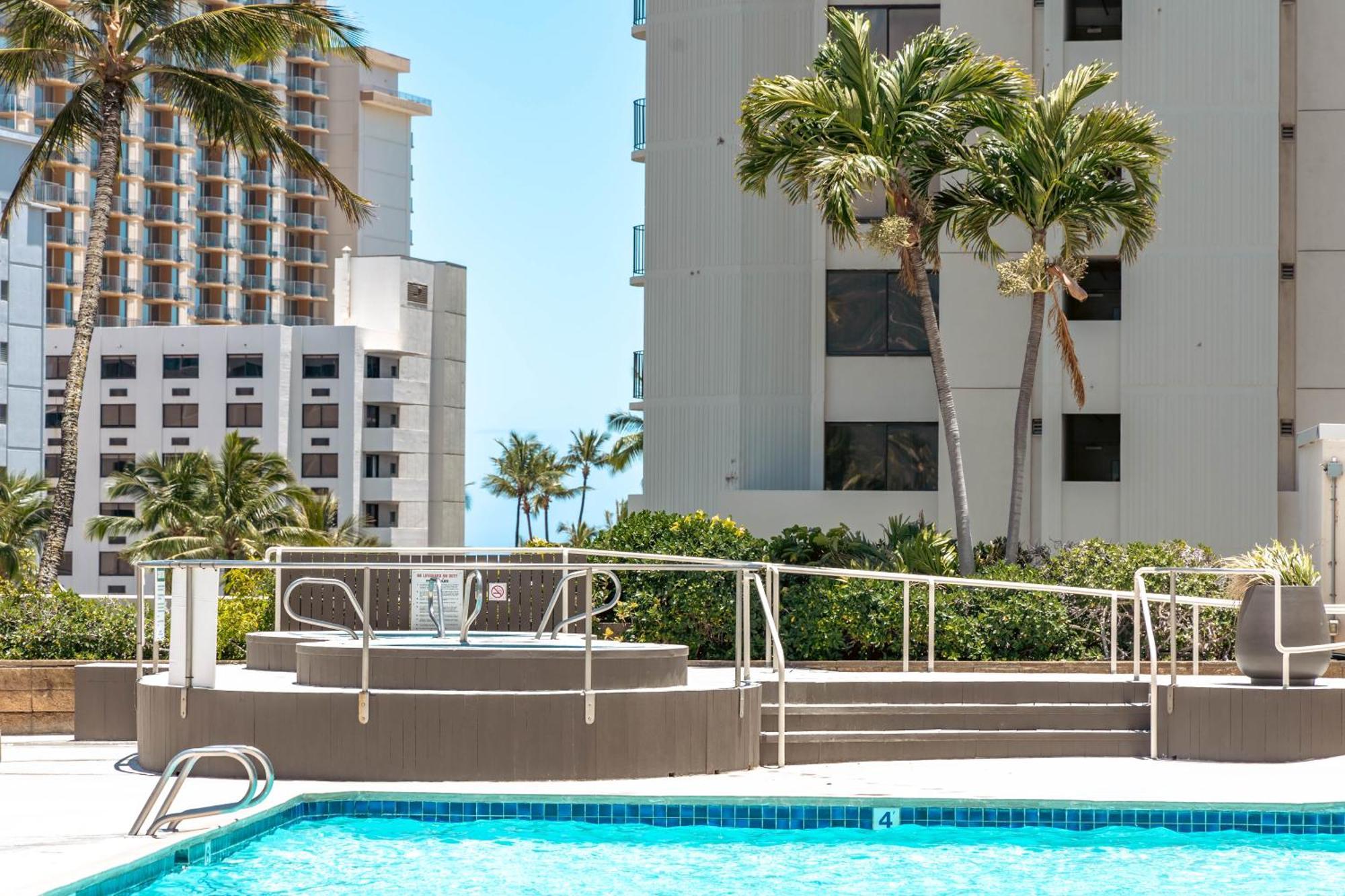 Waikiki Escapade Mountain Views Condo, Steps To Beach With Parking Perk Honolulu Eksteriør billede
