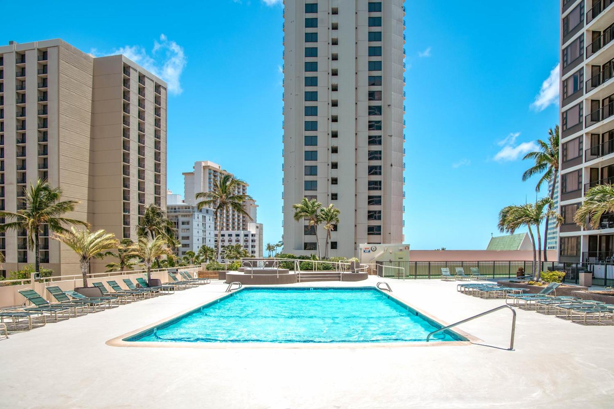 Waikiki Escapade Mountain Views Condo, Steps To Beach With Parking Perk Honolulu Eksteriør billede